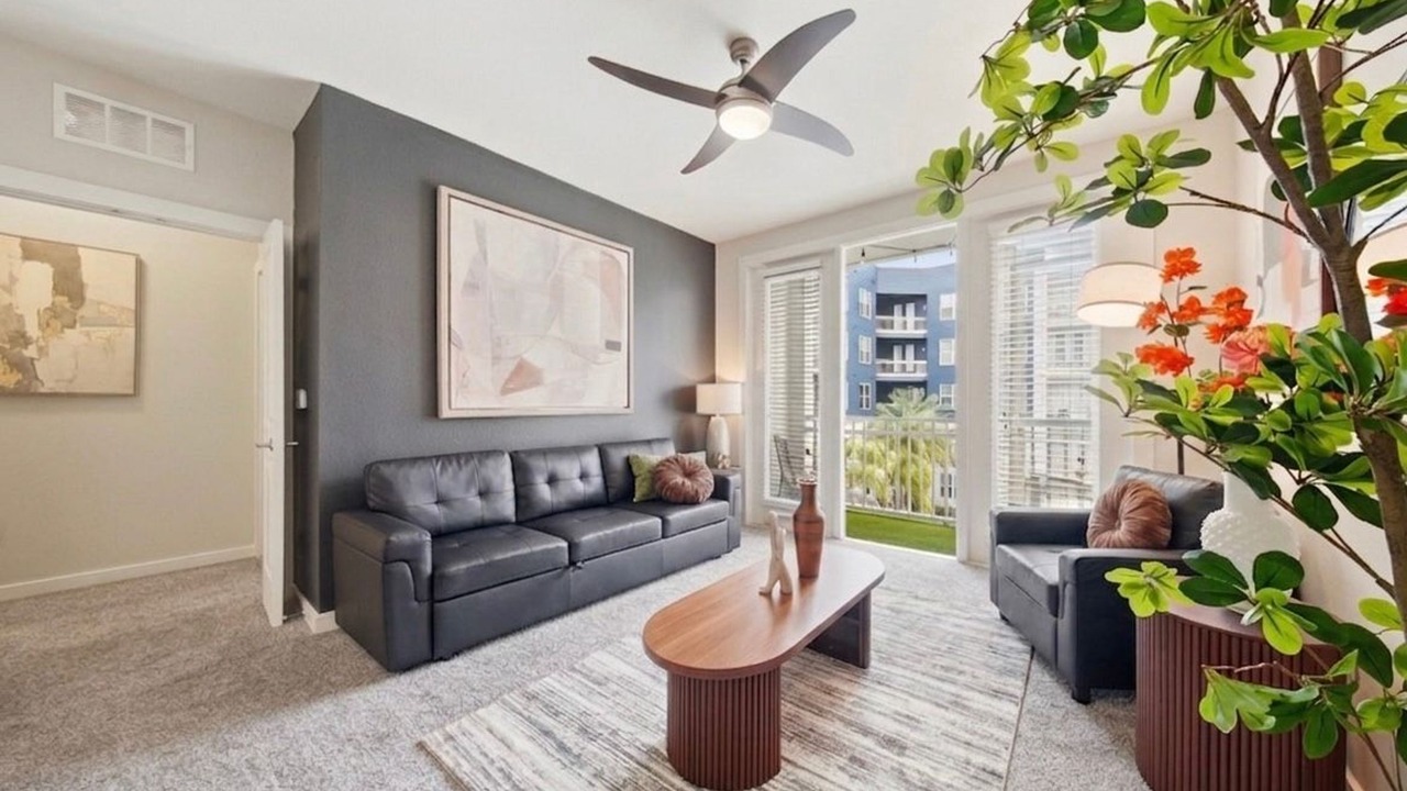 Photo of Livingroom in Courier City - Oscawana