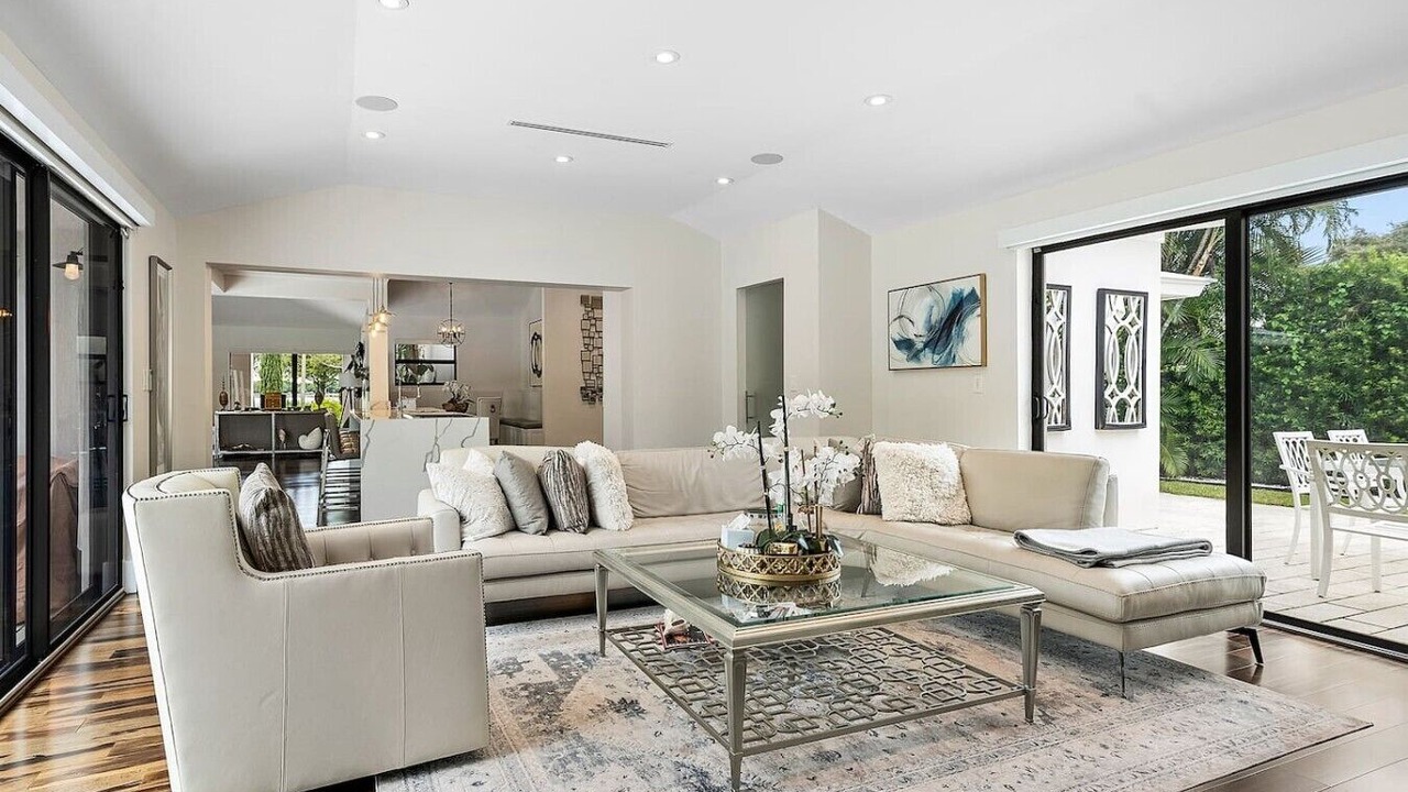 Photo of Livingroom in Lake Ida Shores