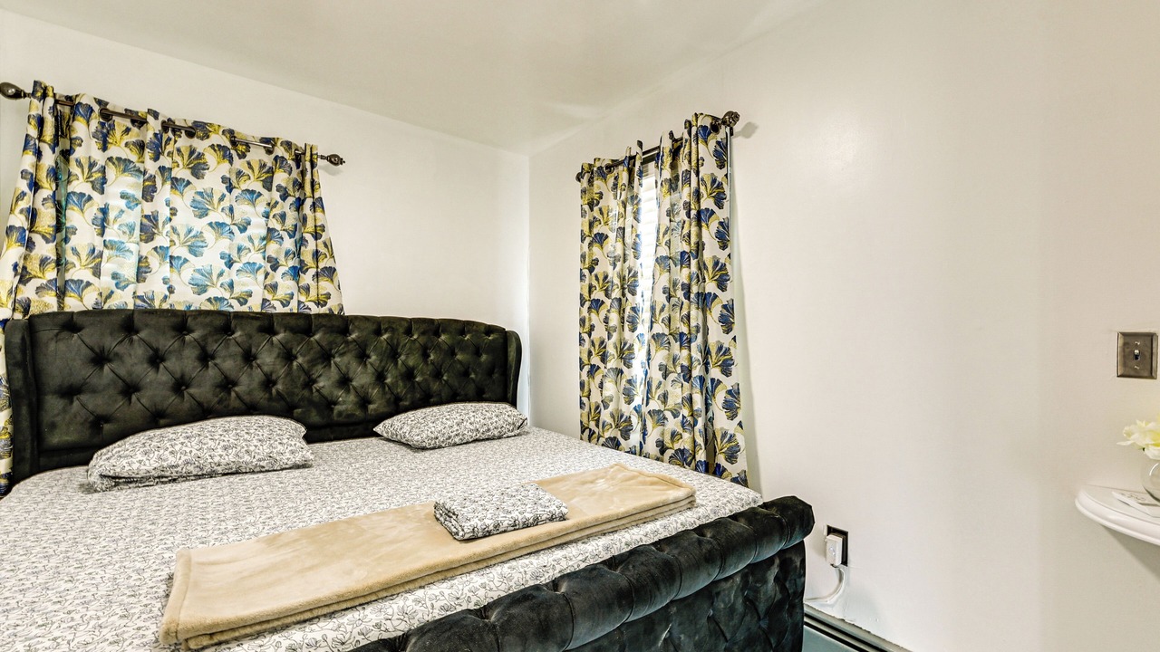 Photo of Bedroom in Teaneck