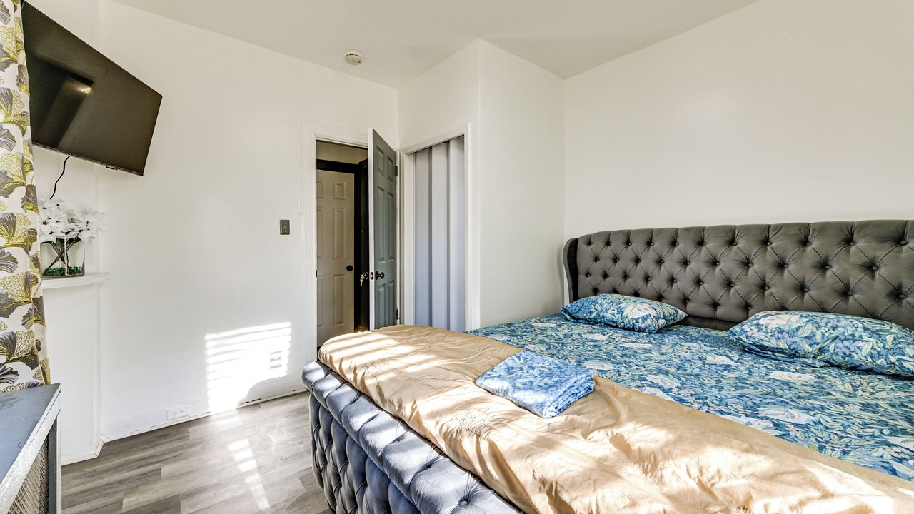 Photo of Bedroom in Teaneck