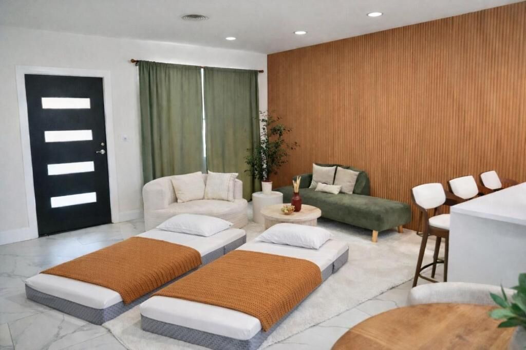 Photo of Others in Hollywood Hills