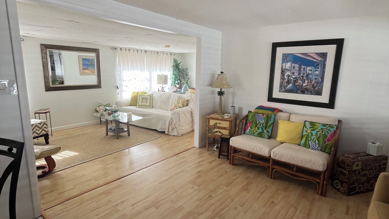 Photo of Livingroom in Pembroke Park