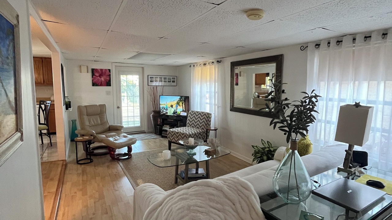 Photo of Livingroom in Pembroke Park