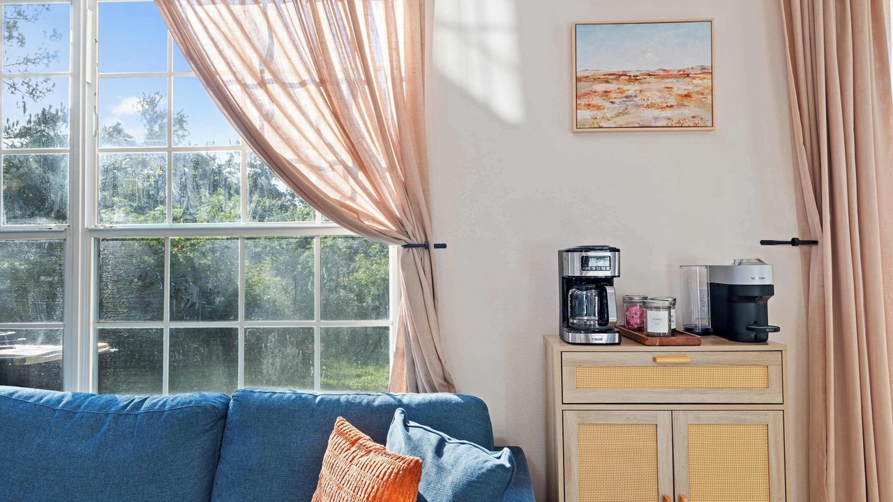 Photo of Livingroom in Windwood Bay