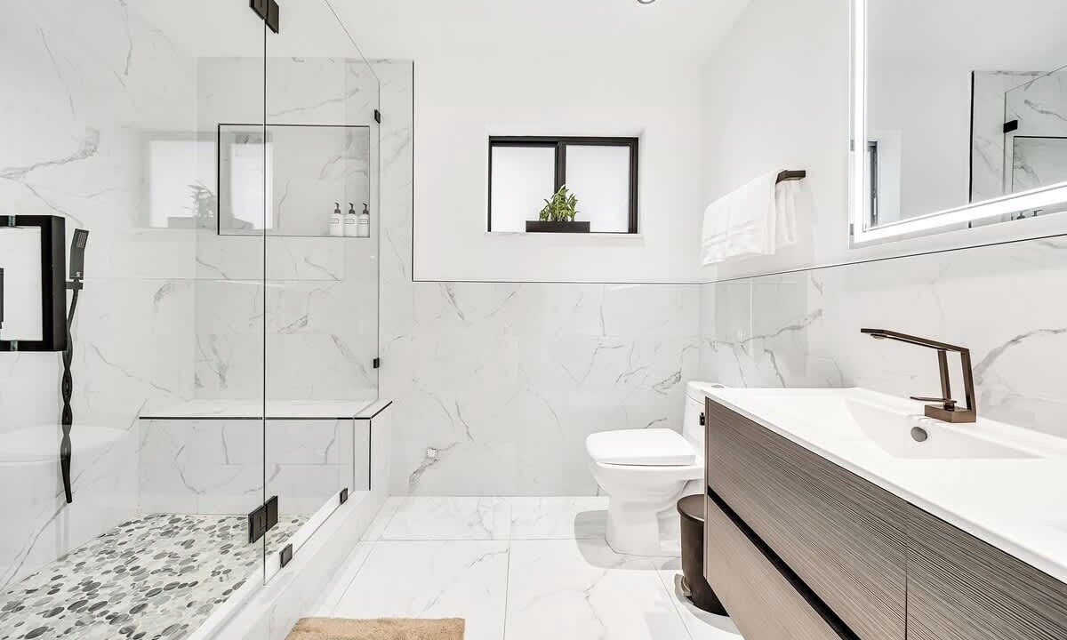Photo of Bathroom in Golden Glades