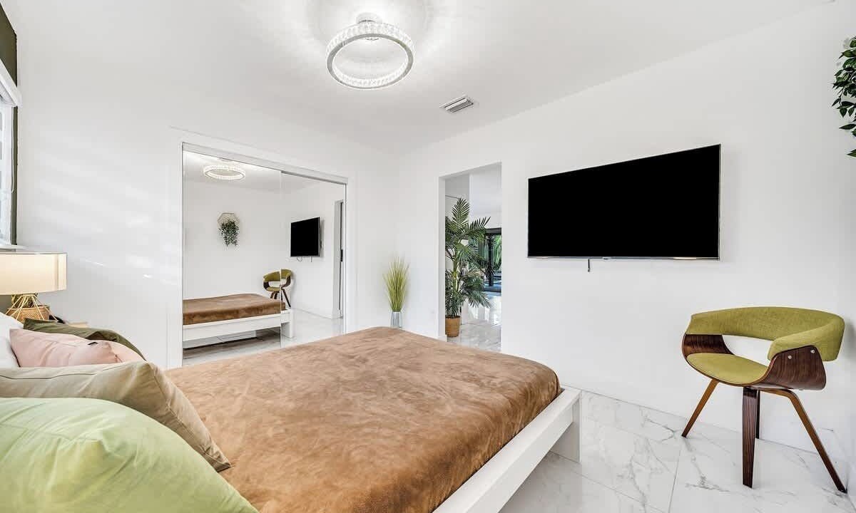 Photo of Bedroom in Golden Glades