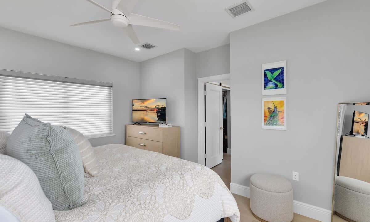 Photo of Bedroom in Venetian Shores