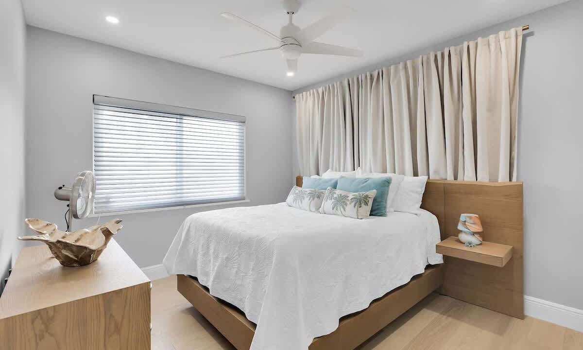 Photo of Bedroom in Venetian Shores