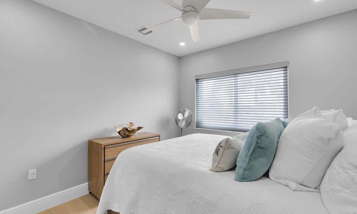 Photo of Bedroom in Venetian Shores