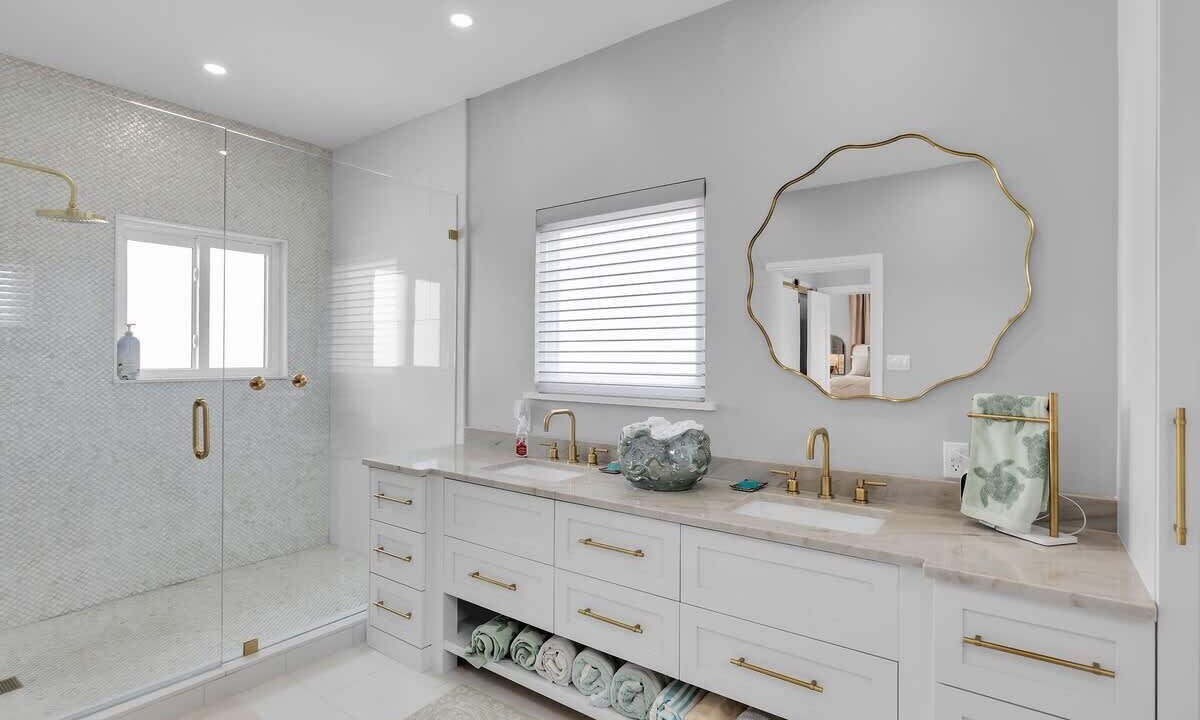 Photo of Bathroom in Venetian Shores