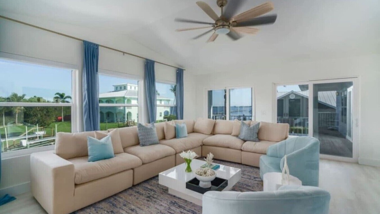 Photo of Livingroom in St. Lucie Village