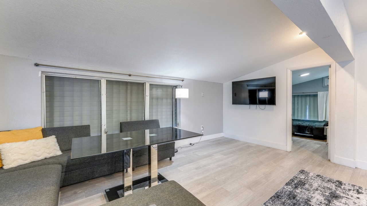 Photo of Livingroom in North Central Hollywood