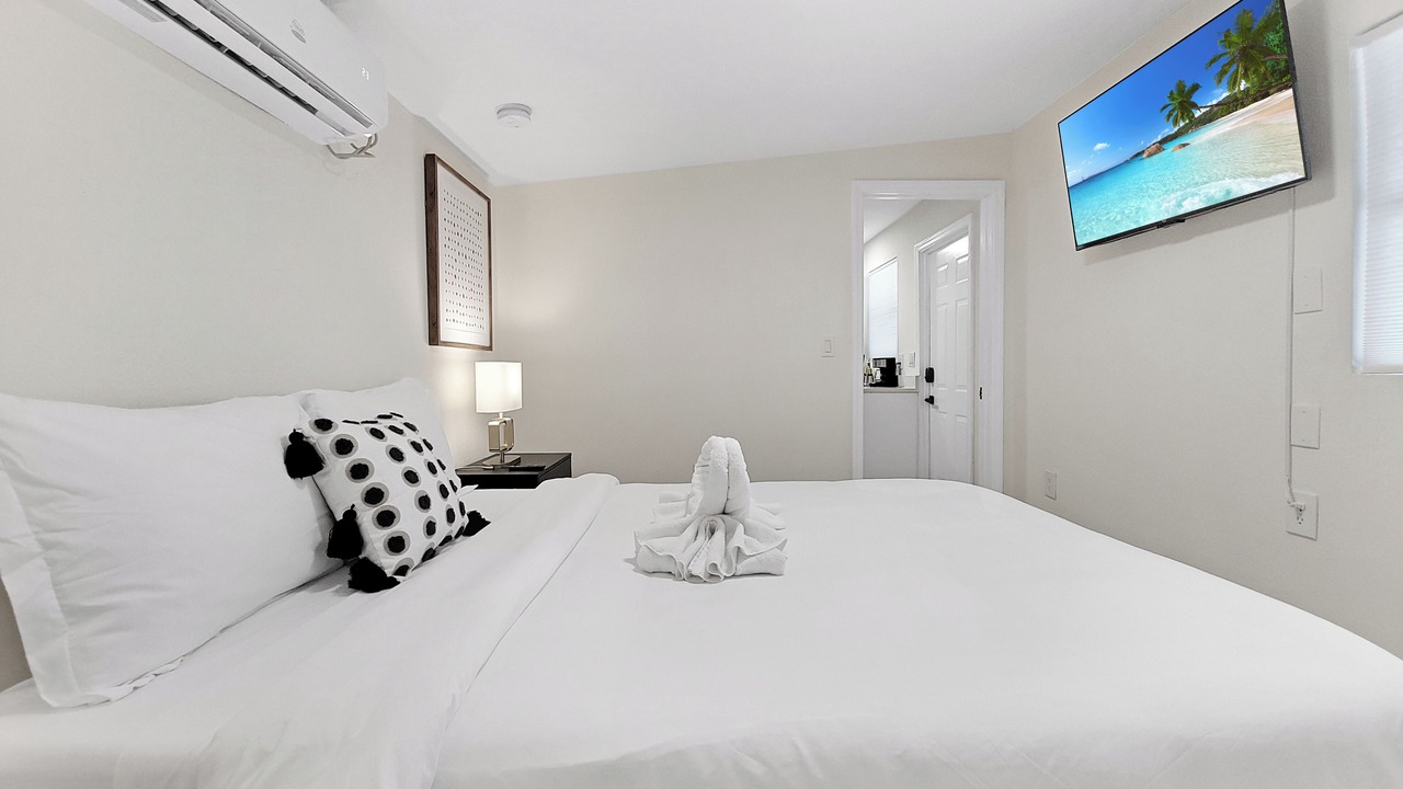 Photo of Bedroom in Town N County Park