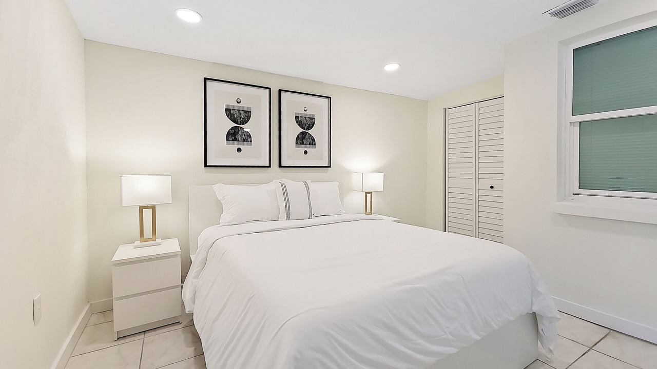 Photo of Bedroom in Town N County Park