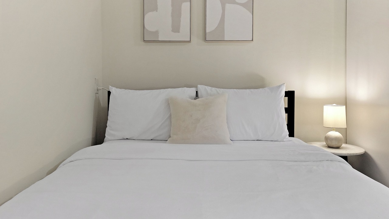 Photo of Bedroom in Town N County Park