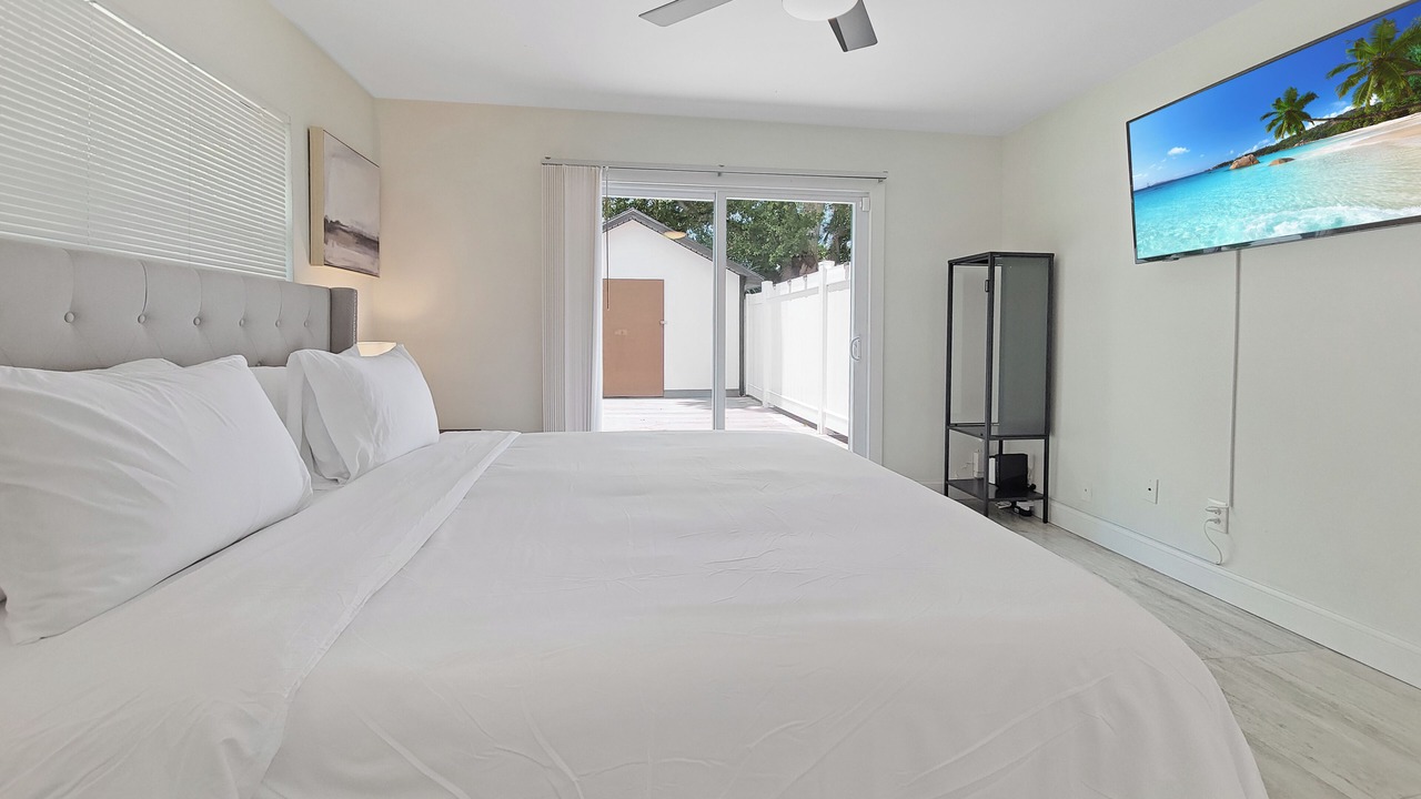 Photo of Bedroom in Town N County Park