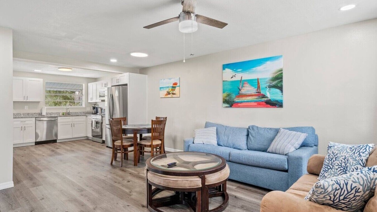 Photo of Livingroom in Englewood