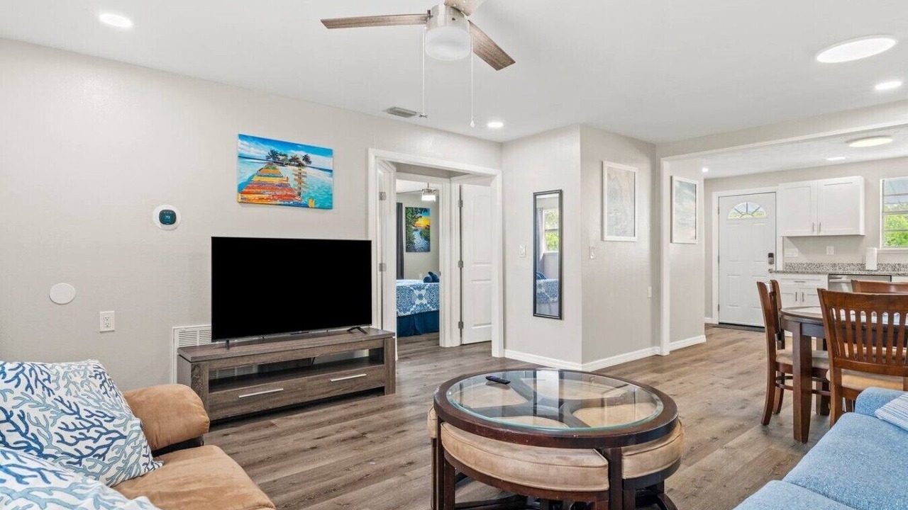 Photo of Livingroom in Englewood