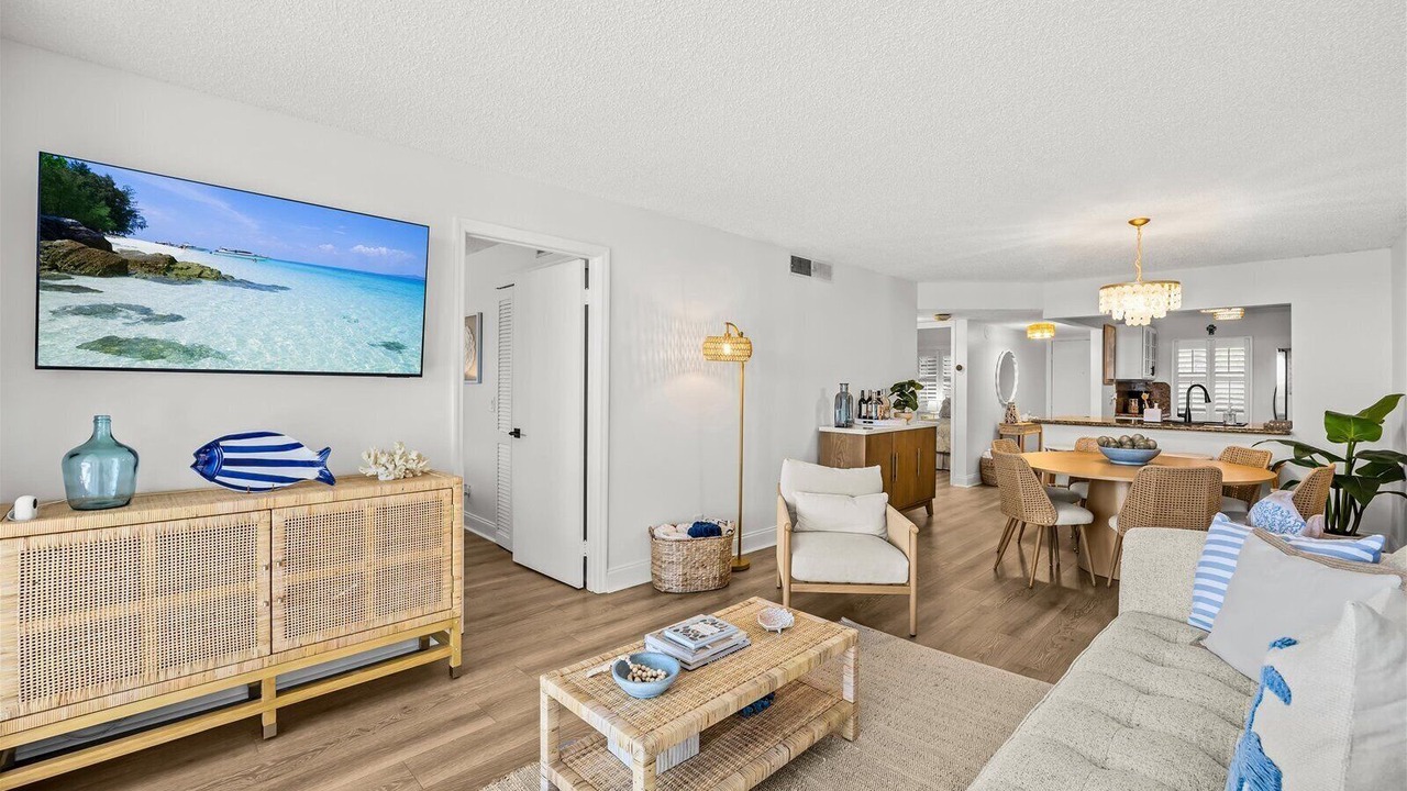 Photo of Livingroom in Hutchinson Island South