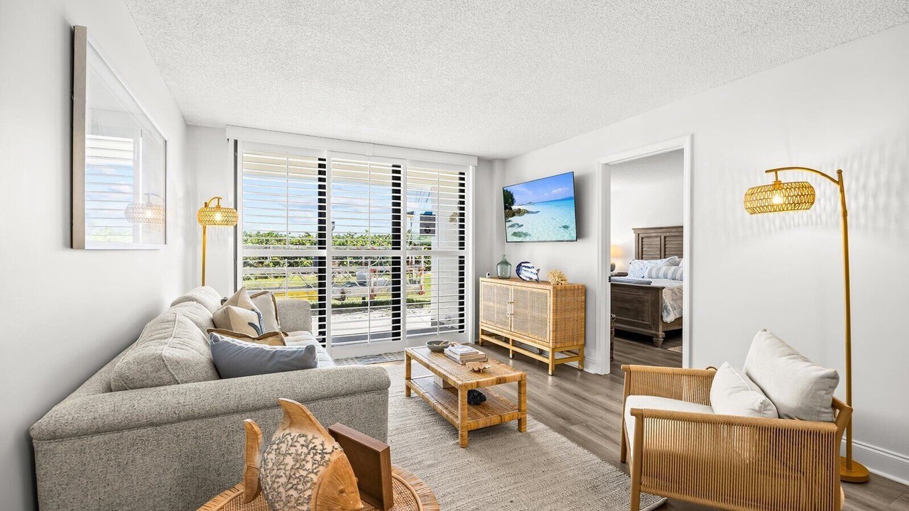 Photo of Livingroom in Hutchinson Island South