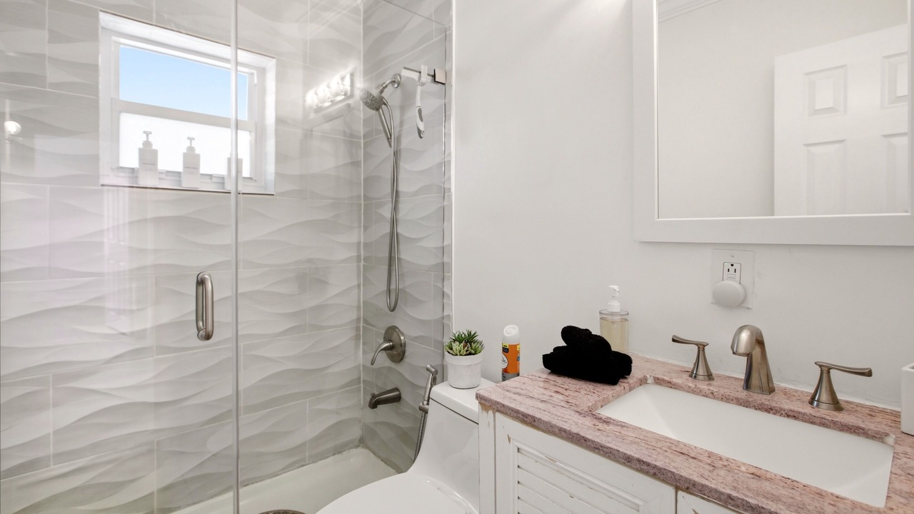 Photo of Bathroom in Poiciana Park II