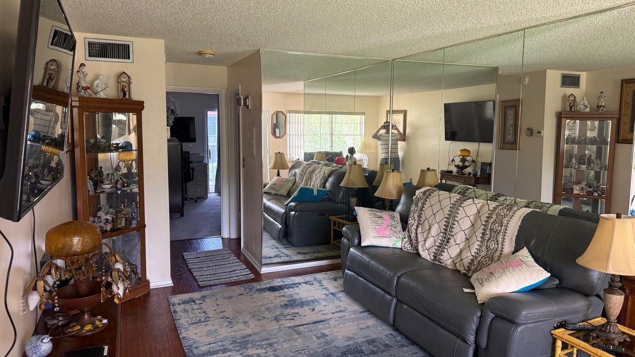 Photo of Livingroom in Florida Ridge