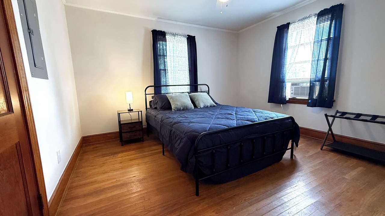 Photo of Bedroom in Southern Shops
