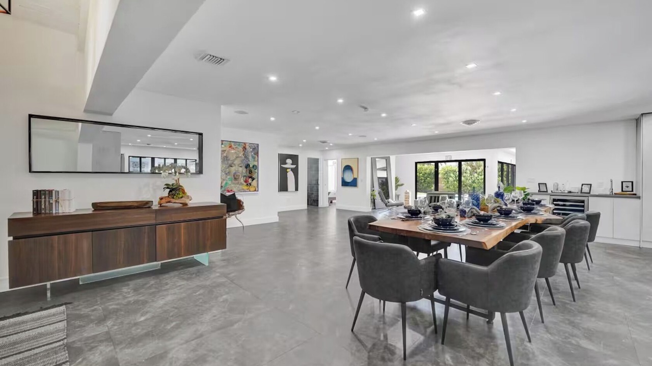 Photo of Others in Hollywood Hills