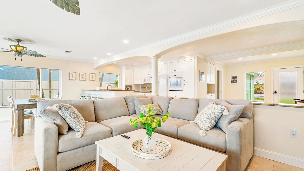 Photo of Livingroom in Redington Beach