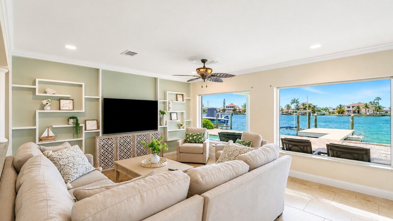 Photo of Livingroom in Redington Beach