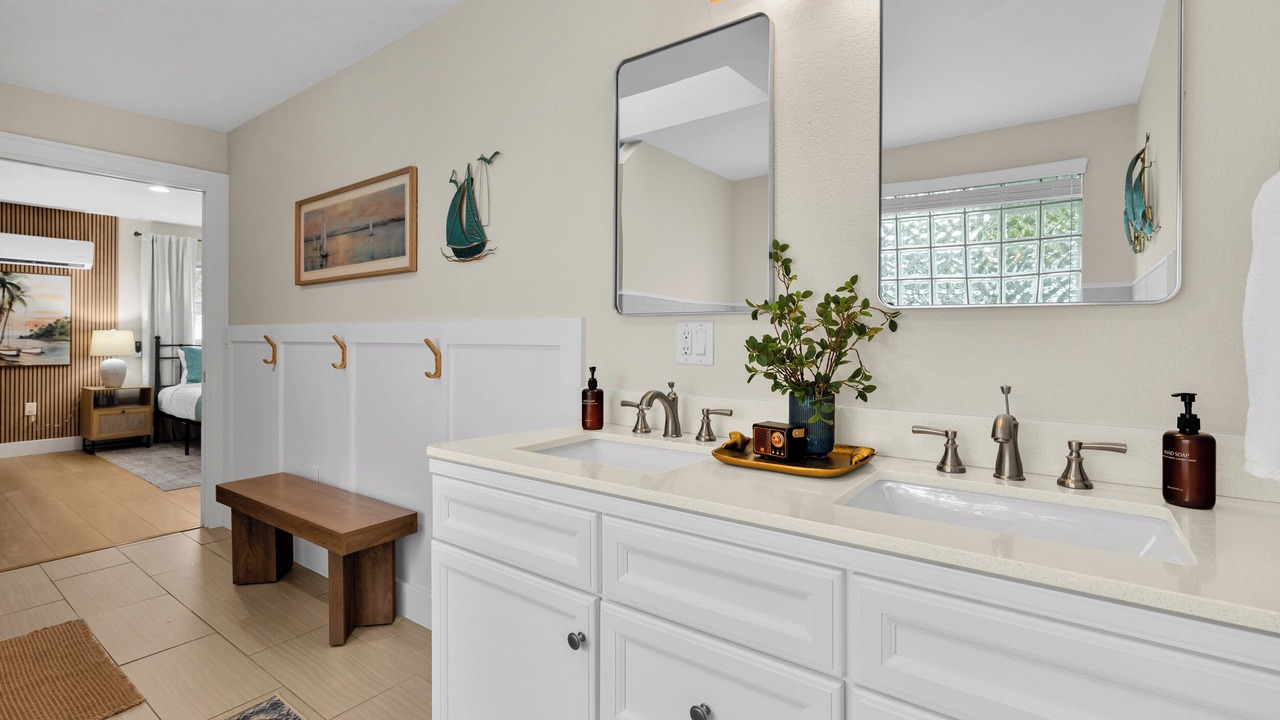 Photo of Bathroom in Glen Oaks