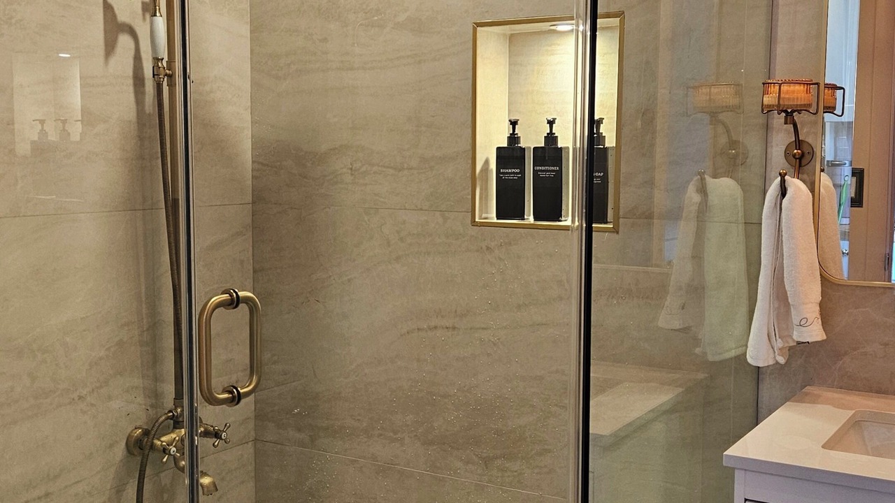 Photo of Bathroom in North Andrews Gardens