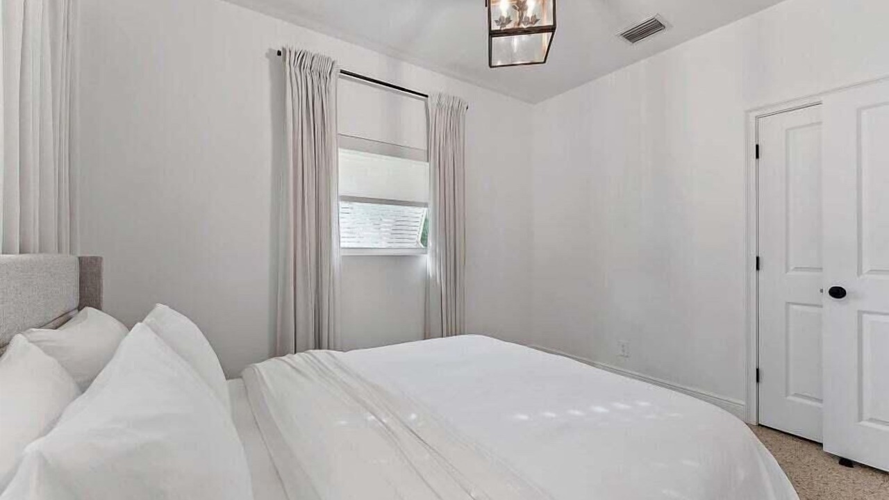 Photo of Bedroom in Eastview Manor