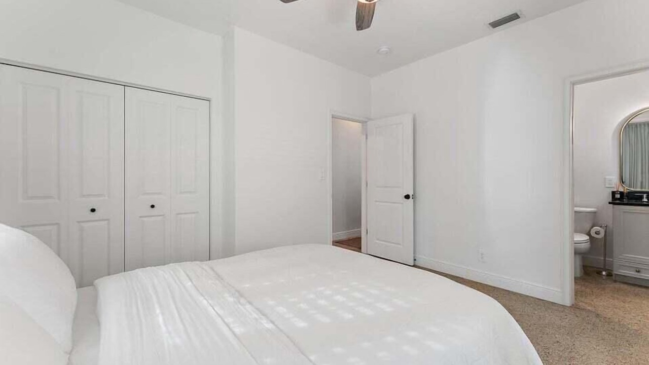Photo of Bedroom in Eastview Manor
