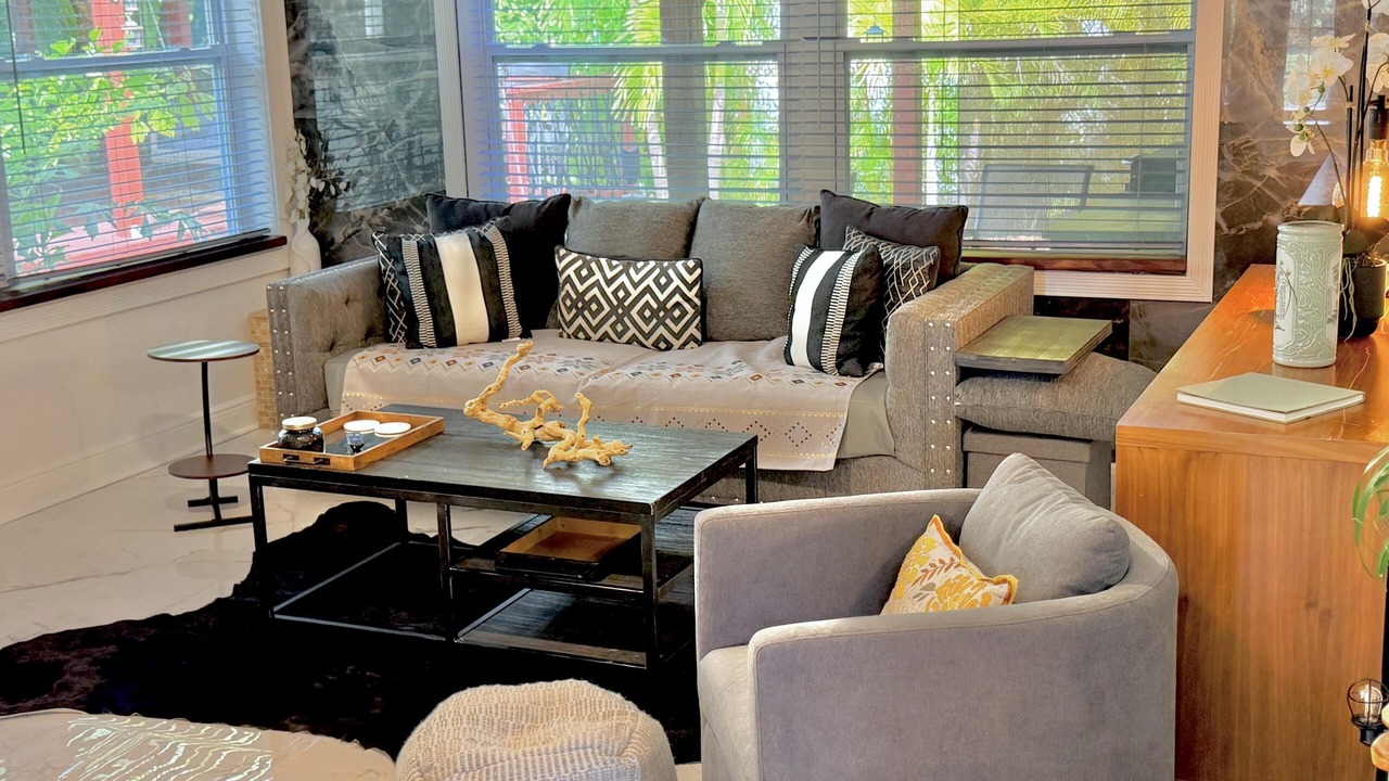 Photo of Livingroom in Edison Park Historic District