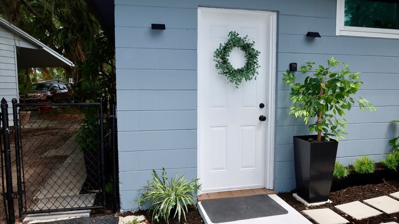 Photo of Outdoor in Palm River-Clair Mel