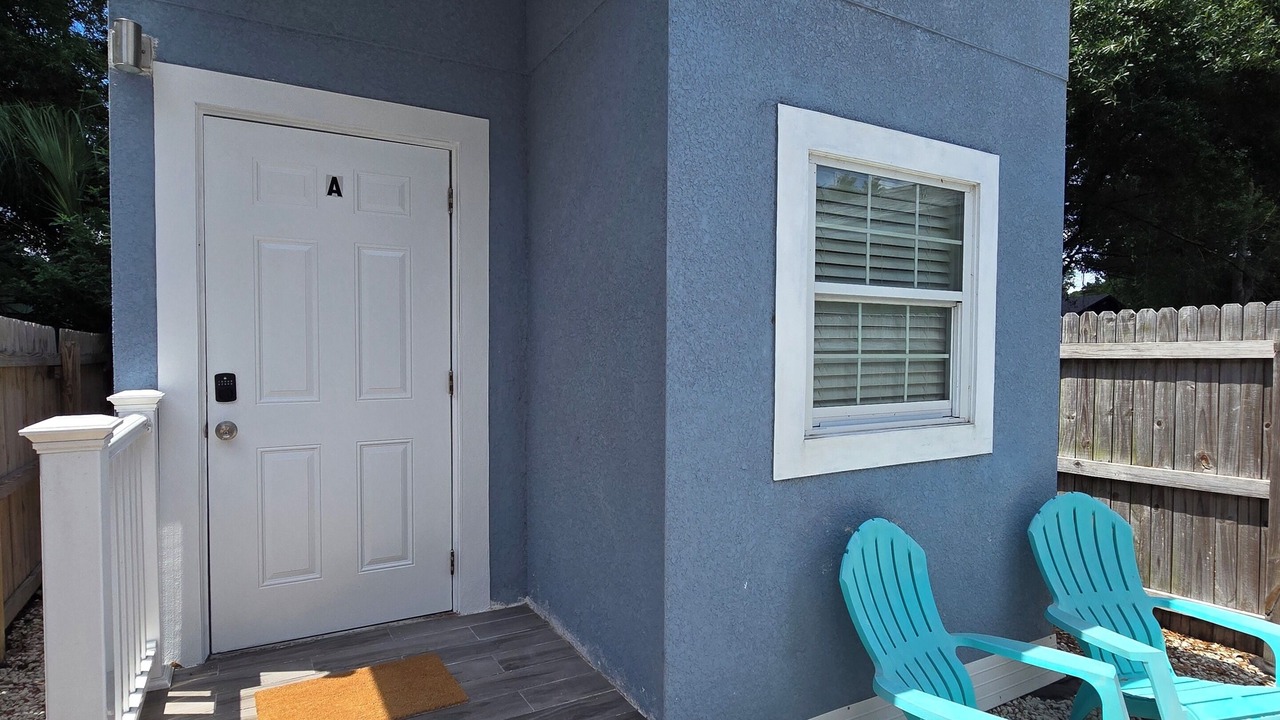 Photo of Patio Balcony in Carver City - Lincoln Gardens