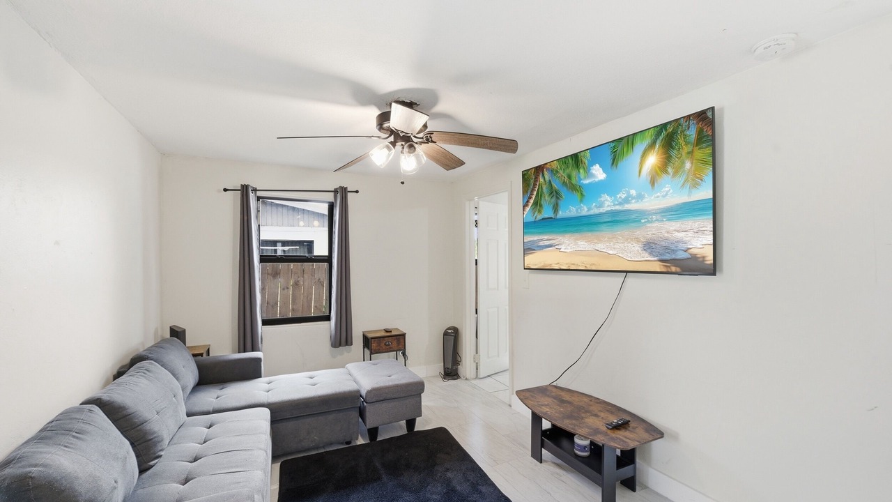 Photo of Livingroom in Riviera Beach