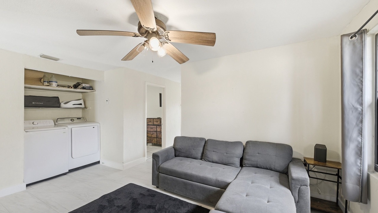 Photo of Livingroom in Riviera Beach