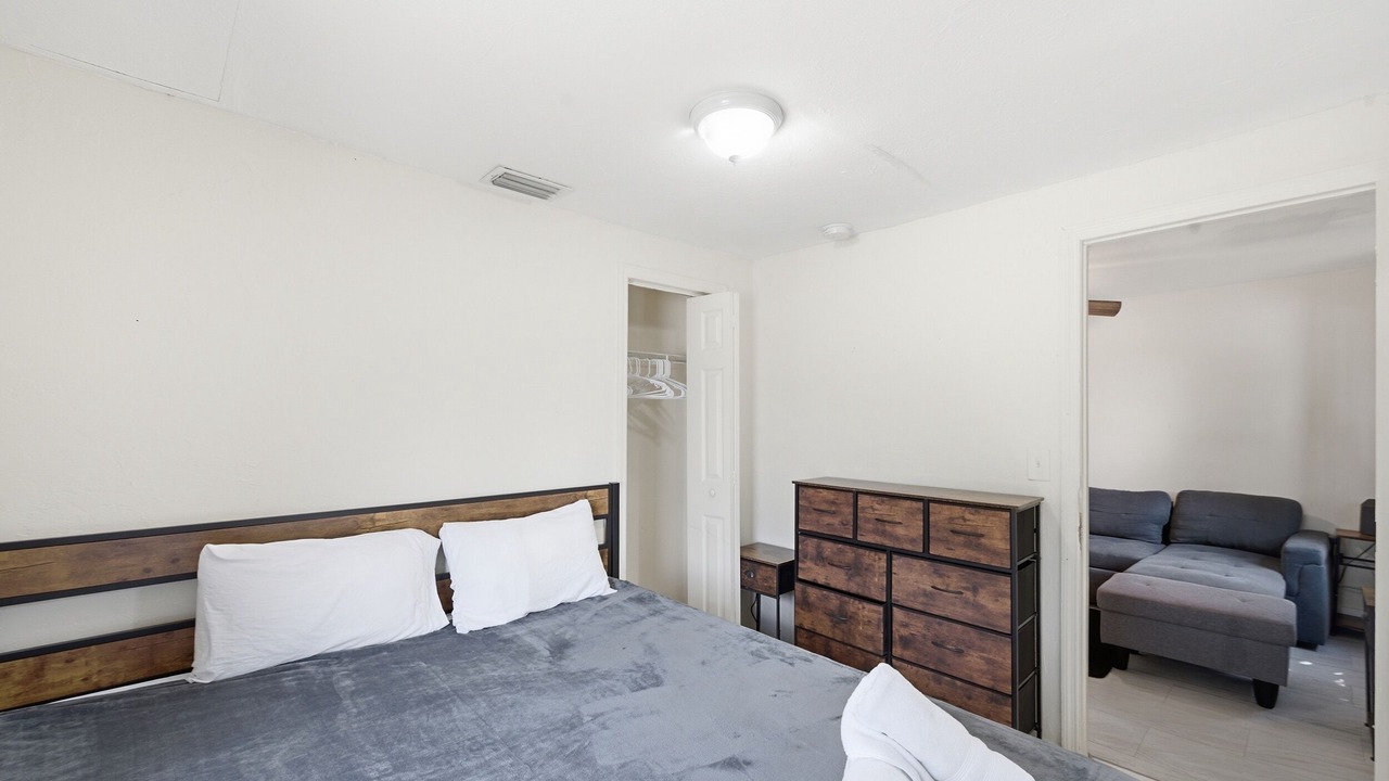 Photo of Bedroom in Riviera Beach