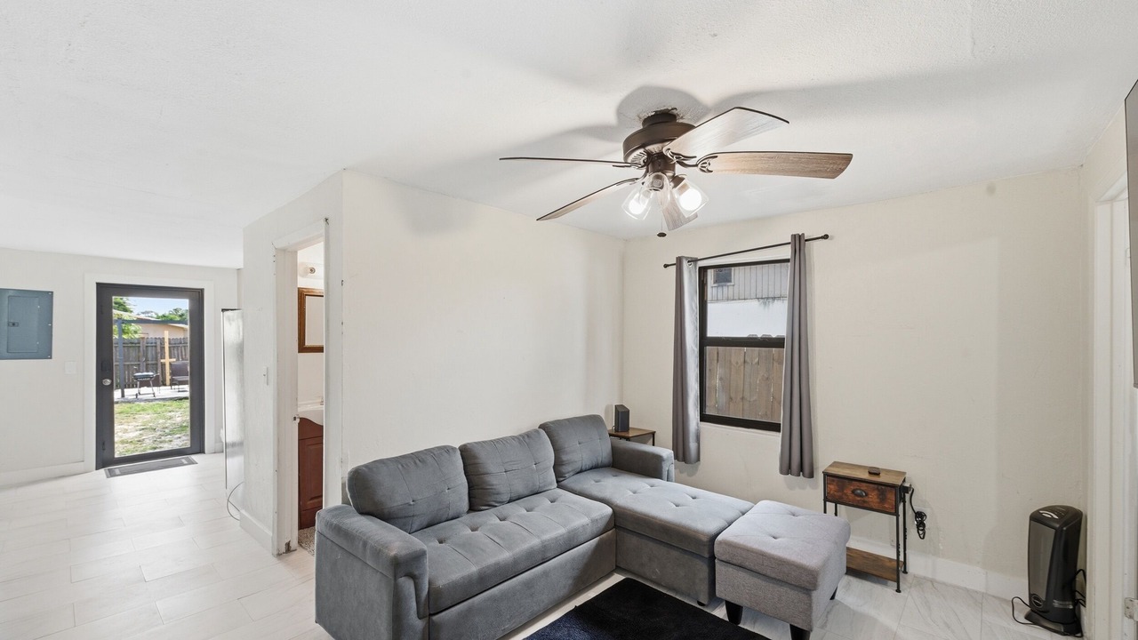 Photo of Livingroom in Riviera Beach