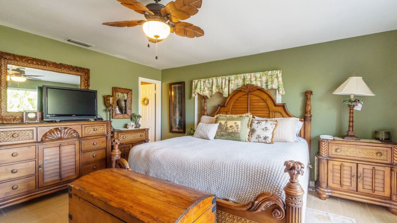 Photo of Bedroom in Ambersand Beach