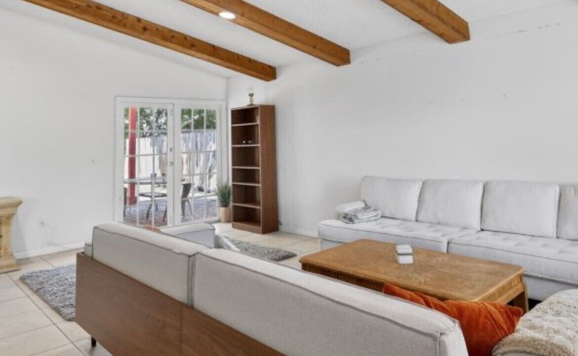 Photo of Livingroom in Lake Worth