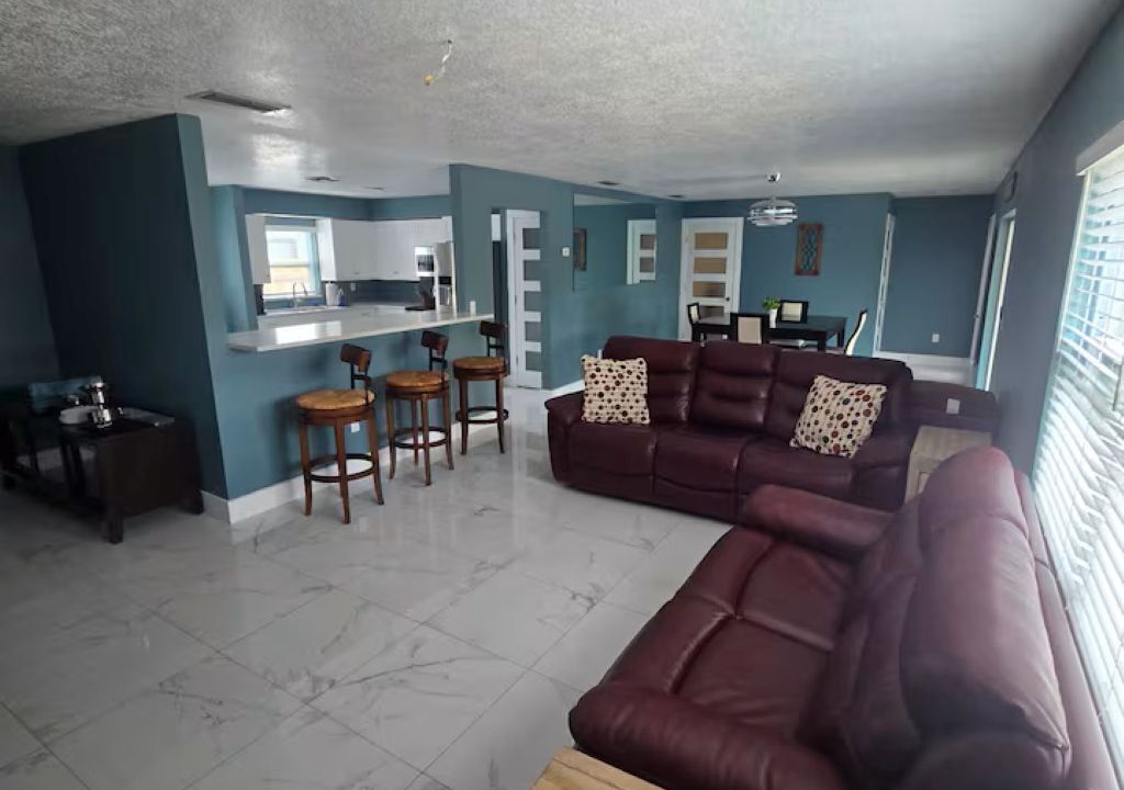 Photo of Livingroom in Town N County Park