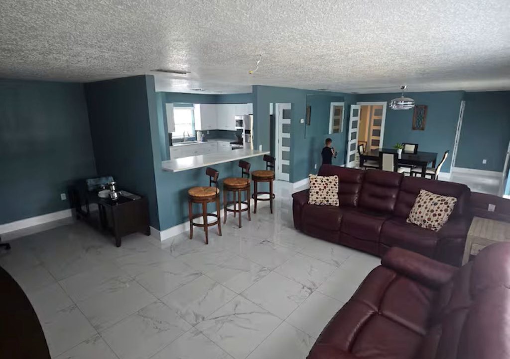 Photo of Livingroom in Town N County Park