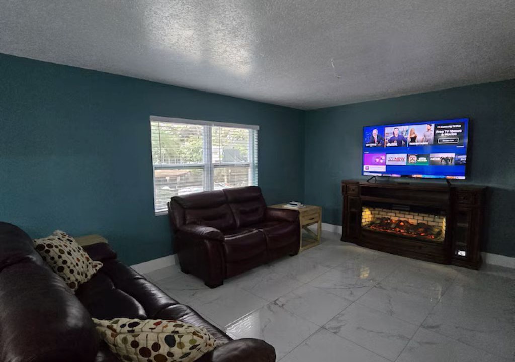 Photo of Livingroom in Town N County Park