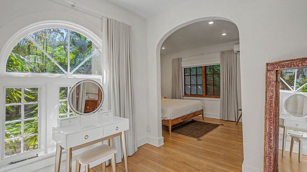 Photo of Bedroom in Northeast Coconut Grove