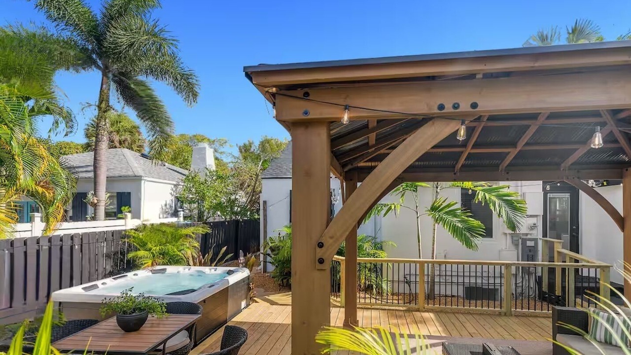 Photo of Patio Balcony in Old Northwood Historic District