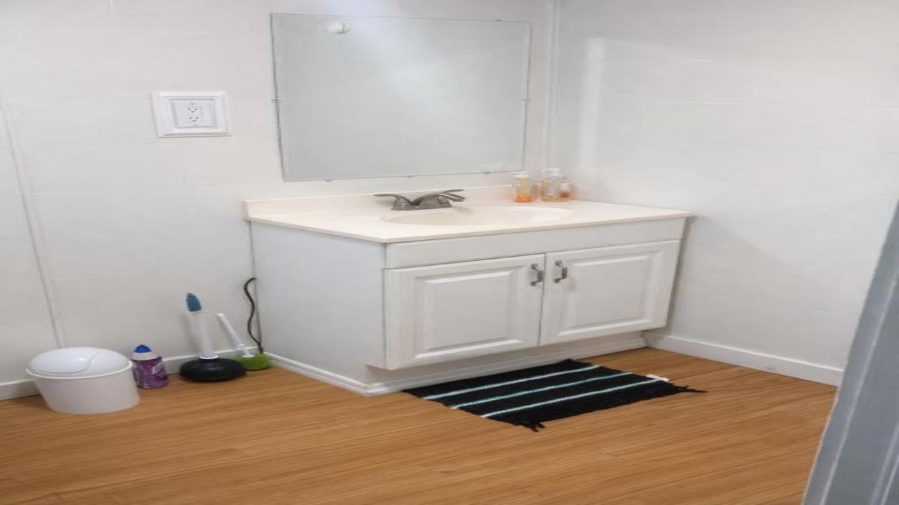 Photo of Bathroom in Diplomat