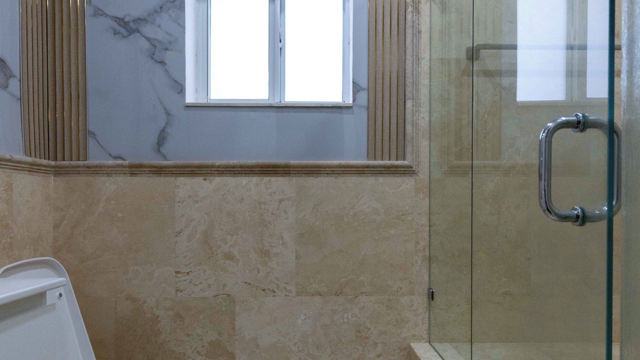 Photo of Bathroom in Kendale Lakes